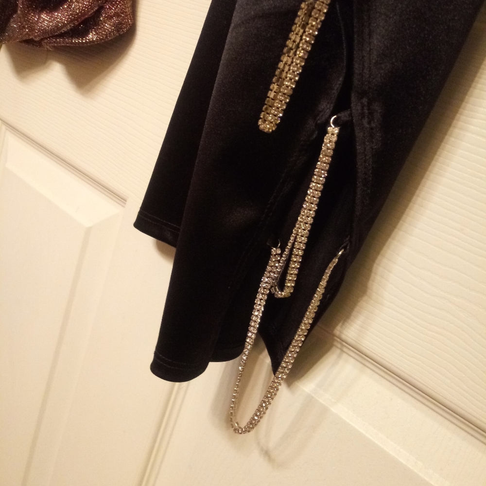 Mini Dresses - Picture 2 of 3